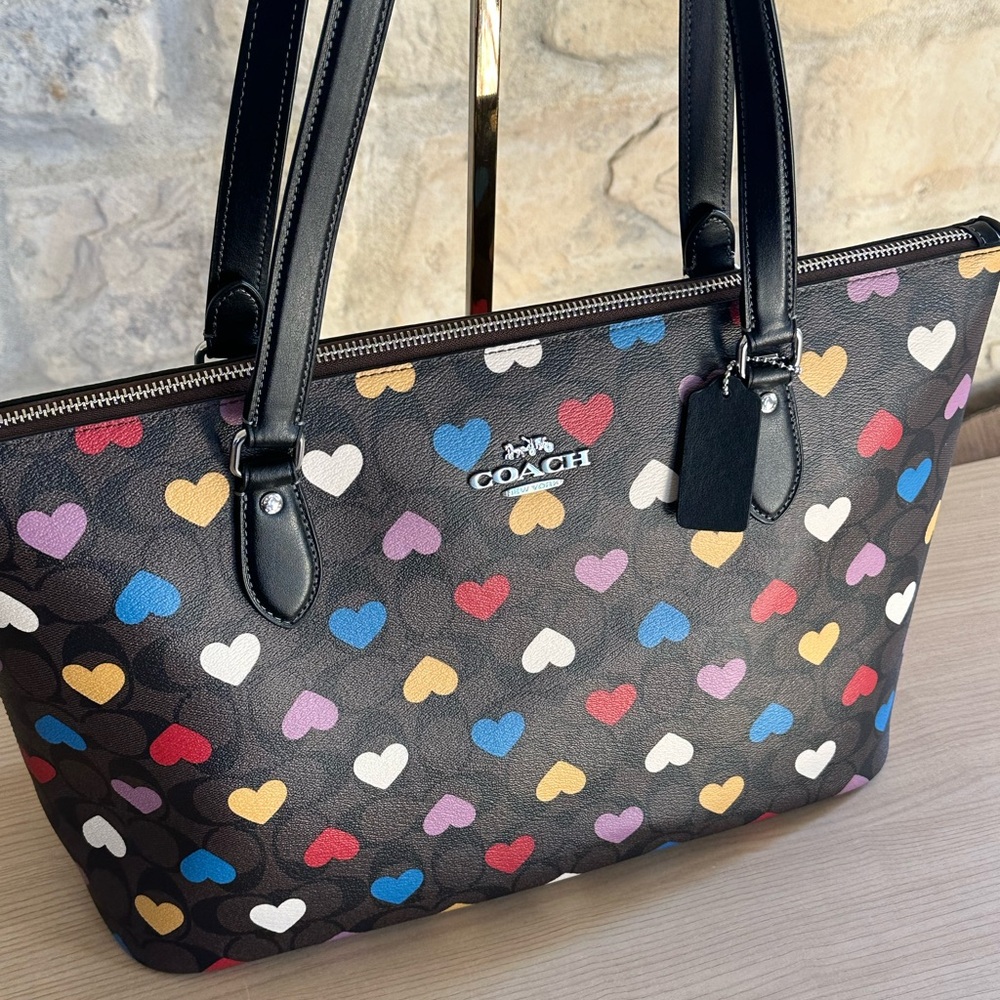 Coach - Picture 16 of 16